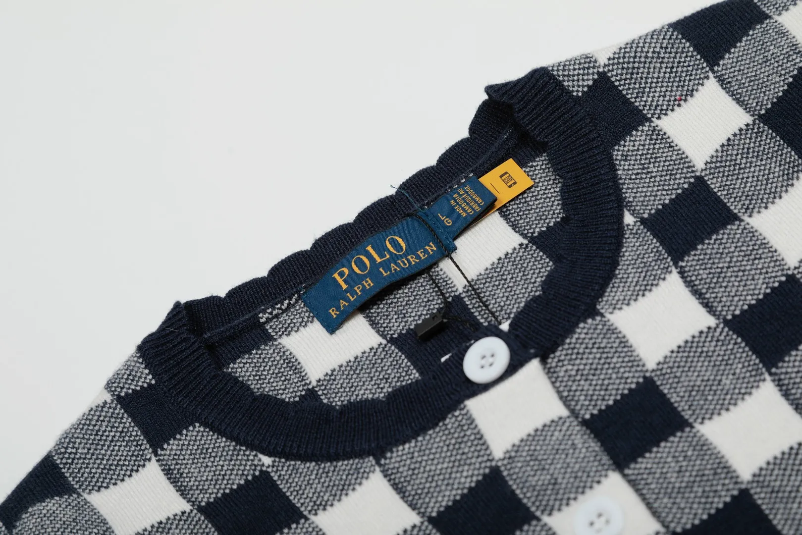 P166 💰 "Top quality" Style number: DS115# (on sale all year round) [Ralph Lauren plaid jacquard basic pony embroidered logo knitted cardigan short-sleeved] ✅Ralph Lauren all-match goddess style plain plaid knitted cardigan short-sleeved for all seasons ✅Main provider of platform live broadcast Wholesale entities ✅ZP quality 1:1 version Scan the code to enter the GF website Counter quality ✅Detailed quality The only one in Guangzhou Imported quality cotton yarn, focusing on high-end, cost-effective, good quality needless to say ✅The version restores the original version, loose, comfortable and stress-free, simple is high-end, classic is eternal, ✅The upper body is simple and easy to match, a must-have for goddess ootd. Good-looking clothes are never picky. A must-have in the goddess' wardrobe. Size: S-L Color: Navy Gray Yellow Pink Light Blue Red